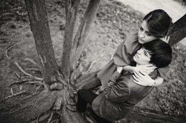 Ağaç, genç güzel Çift