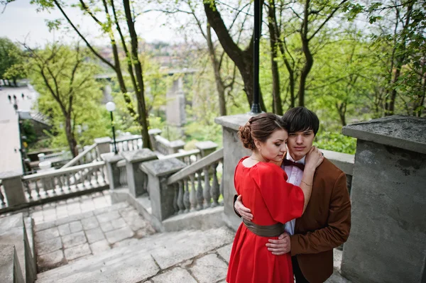 Young beautiful couple at the stairs — Stock Photo, Image