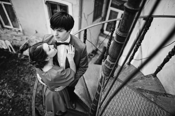 Young beautiful couple near old house at the stairs — Stock Photo, Image