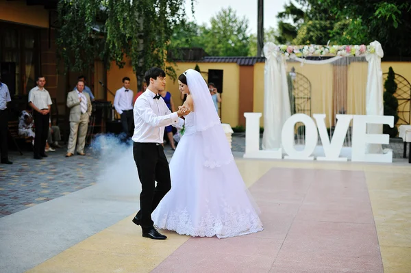 First wedding dance — Stock Photo, Image