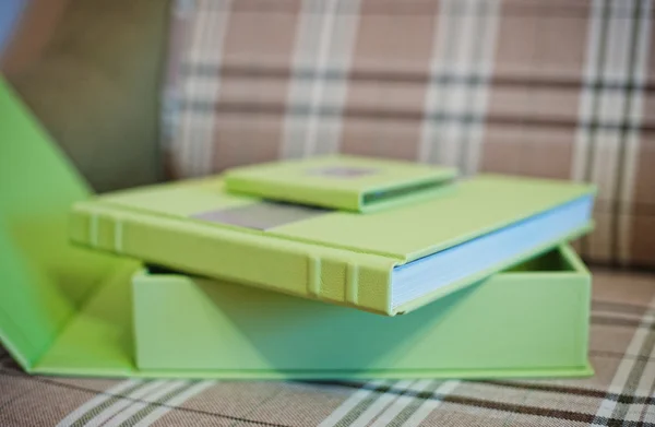 Green leather wedding photo book album — Stock Photo, Image