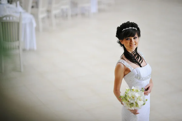 Brunette bride with original hair dress — Stock Photo, Image