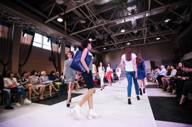 Ternopil Ukrayna - 17 Mayıs: Podolyany moda haftası. 17 Mayıs 2015