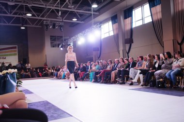 Ternopil Ukrayna - 17 Mayıs: Podolyany moda haftası. 17 Mayıs 2015