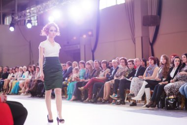 Ternopil Ukrayna - 17 Mayıs: Podolyany moda haftası. 17 Mayıs 2015