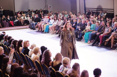 Ternopil Ukrayna - 17 Mayıs: Podolyany moda haftası. 17 Mayıs 2015