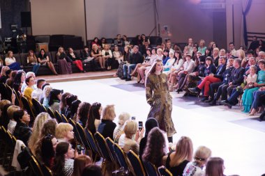 Ternopil Ukrayna - 17 Mayıs: Podolyany moda haftası. 17 Mayıs 2015