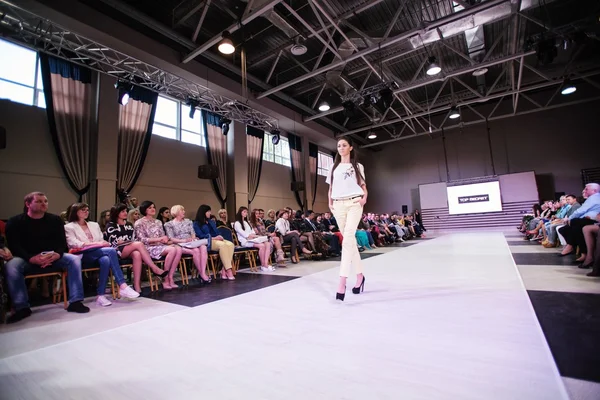 TERNOPIL UKRAINE - MAY 17: Podolyany Fashion Week.  May 17, 2015 — Stock Photo, Image