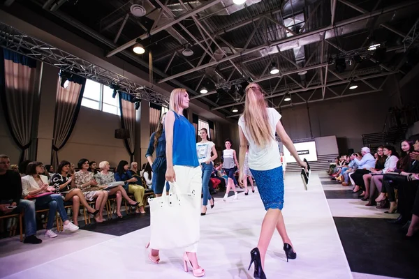 Ternopil Ukrajina - 17. května: Podolyany Fashion Week. 17. května 2015 — Stock fotografie