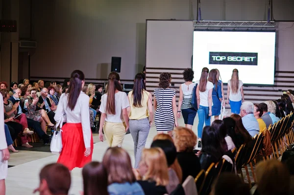 TERNOPIL UCRÂNIA - MAIO 17: Podolyany Fashion Week. Maio 17, 2015 — Fotografia de Stock