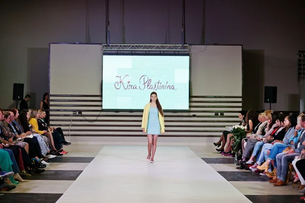 TERNOPIL UCRANIA - 17 DE MAYO: Podolyany Fashion Week. mayo 17, 2015 — Foto de Stock