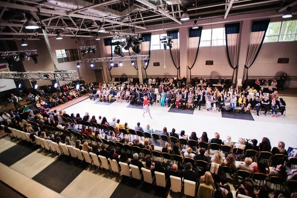 Ternopil Ukrajina - 17. května: Podolyany Fashion Week. 17. května 2015 — Stock fotografie