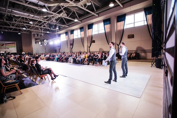 Ternopol Ukraina - 17 maja: Podolyany Fashion Week. 17 maja 2015 — Zdjęcie stockowe