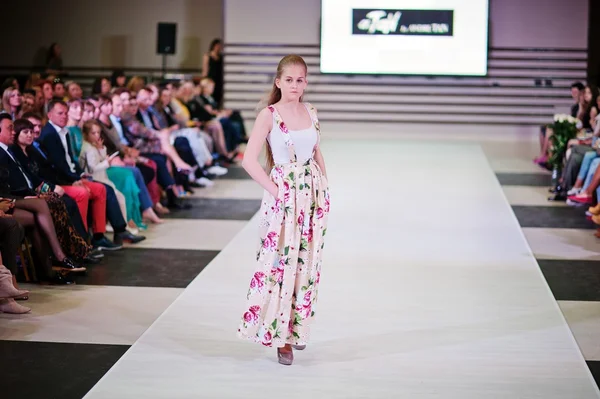 TERNOPIL UCRANIA - 17 DE MAYO: Podolyany Fashion Week. mayo 17, 2015 — Foto de Stock