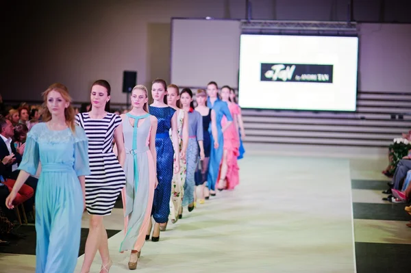 TERNOPIL UCRANIA - 17 DE MAYO: Podolyany Fashion Week. mayo 17, 2015 — Foto de Stock