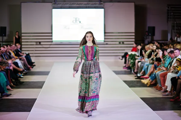 TERNOPIL UCRÂNIA - MAIO 17: Podolyany Fashion Week. Maio 17, 2015 — Fotografia de Stock