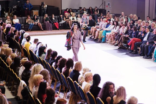 Ternopol Ukraina - 17 maja: Podolyany Fashion Week. 17 maja 2015 — Zdjęcie stockowe