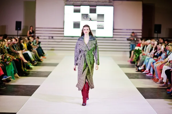 TERNOPIL UKRAINE MAJ 17: Podolyany Fashion Week. 17. maj 2015 - Stock-foto