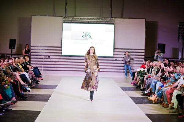 TERNOPIL UCRANIA - 17 DE MAYO: Podolyany Fashion Week. mayo 17, 2015 — Foto de Stock