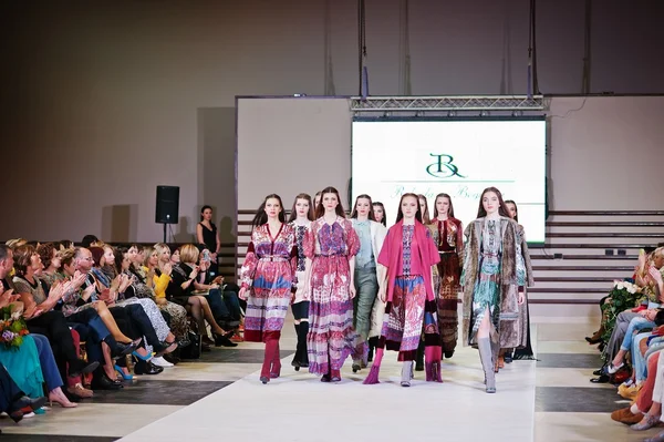 TERNOPIL UKRAINE - 17 MAI : Semaine de la mode Podolyany. 17 mai 2015 — Photo