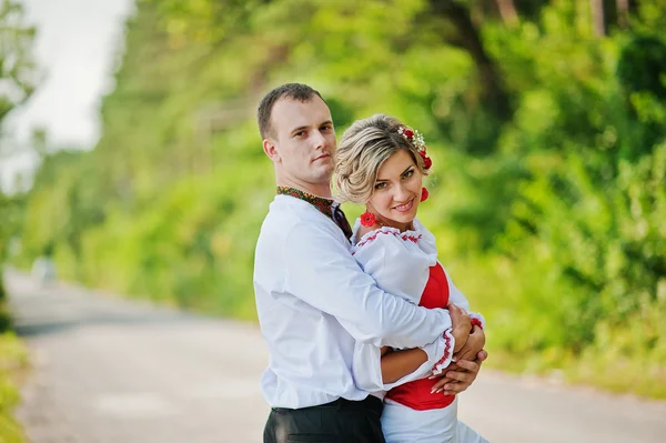 Wedding beautiful couple in traditional dress — Stock Photo, Image