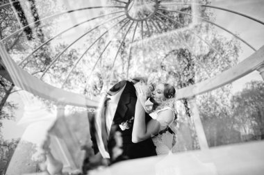 Çift multiexposition siyah ve beyaz düğün