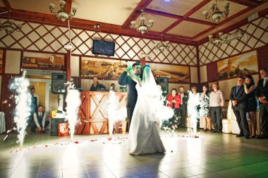 havai fişek ile ilk dans düğün