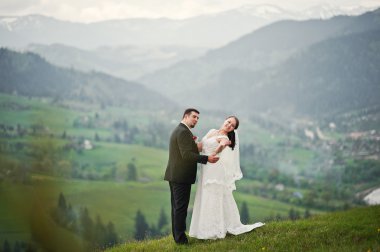 Karpat Dağları'nda Düğün çifti