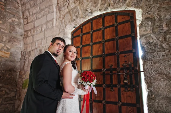 Hochzeitspaar im Schloss am alten Tor — Stockfoto