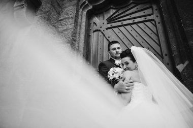 evlilik çift yakınındaki eski Katolik Kilisesi