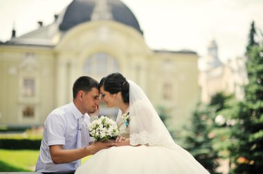 Evlilik çift oturan yakın çekim