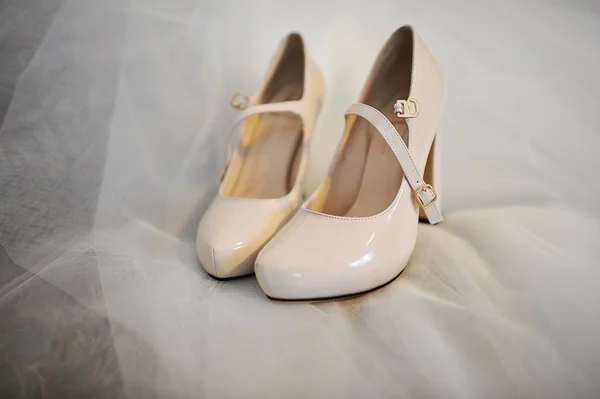 ベールの花嫁の靴 — ストック写真