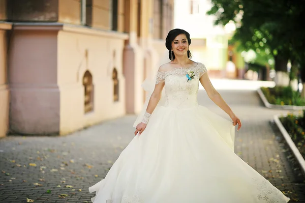 Happy bride dancing — Stock Photo, Image