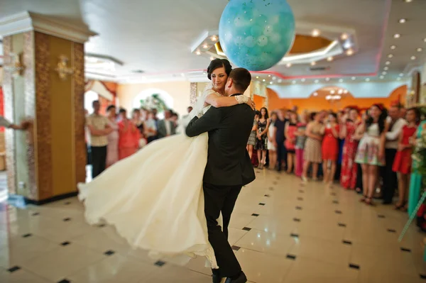 First wedding dance — Stock Photo, Image
