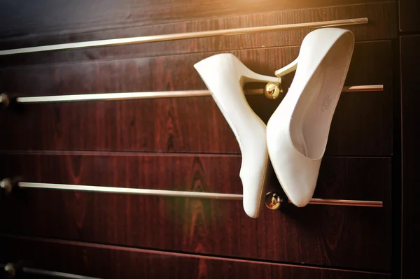 Boda blanca zapatos novia — Foto de Stock