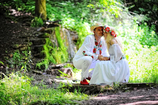 Young lower beautiful couple in traditional dress kissing — Stock Photo, Image