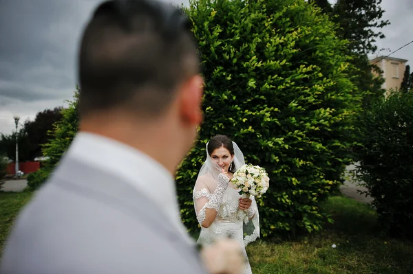 Pasgetrouwden ze bruiloft dag — Stockfoto