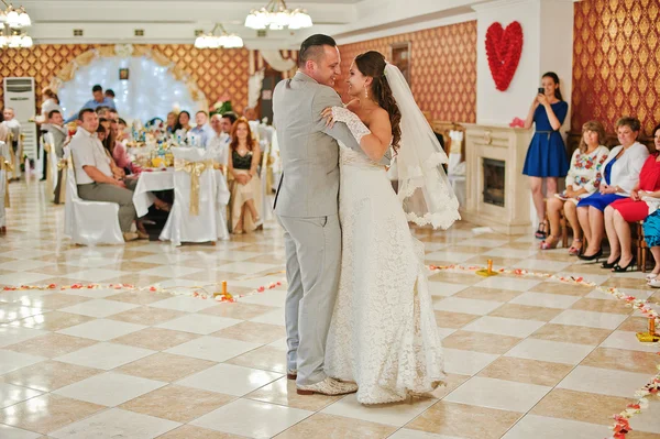 Primeira dança de casamento — Fotografia de Stock