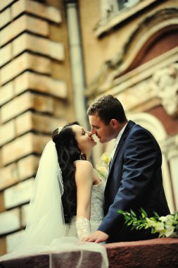 Düğün çift arka plan eski ev