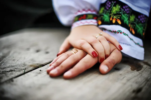 Young couple on national dress . Hands of couple with rings — Stock Photo, Image