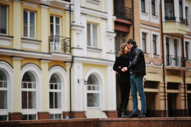 Genç güzel şık çift