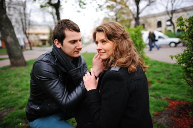 Genç güzel şık çift