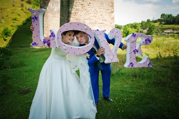 Coppia di nozze con parole d'amore — Foto Stock