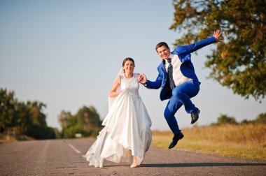 Aşık genç yeni evliler