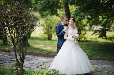 Sadece parkta yürüyüş âşık evli