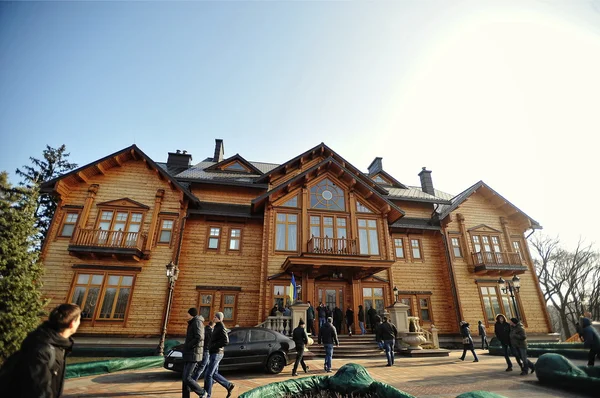 Нові Петрівці, Україна - 2014 лютого: резиденція екс presid — стокове фото