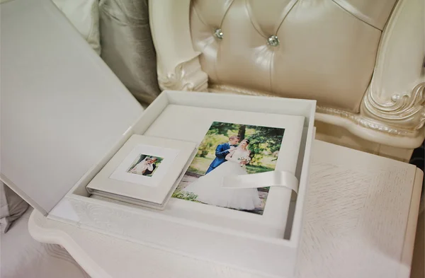 Przekręcić biały ślub Fotografia książki — Zdjęcie stockowe