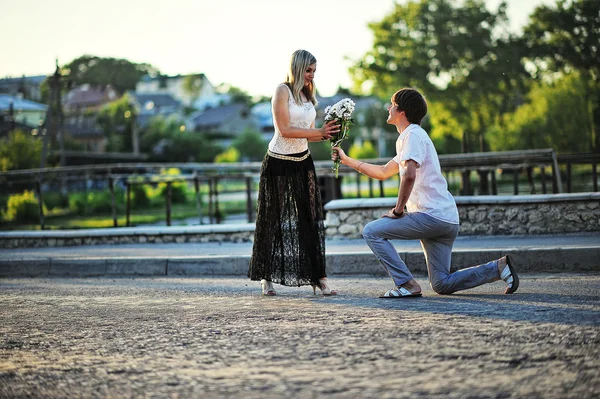 Couple on sunset — Stock Photo, Image