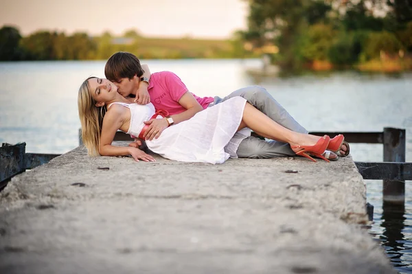 Couple on sunset — Stock Photo, Image