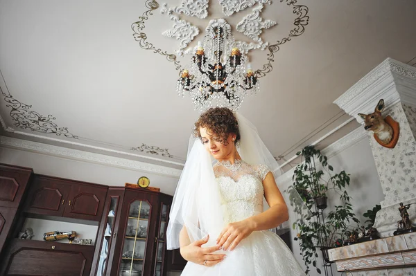 Felice sposa riccia — Foto Stock